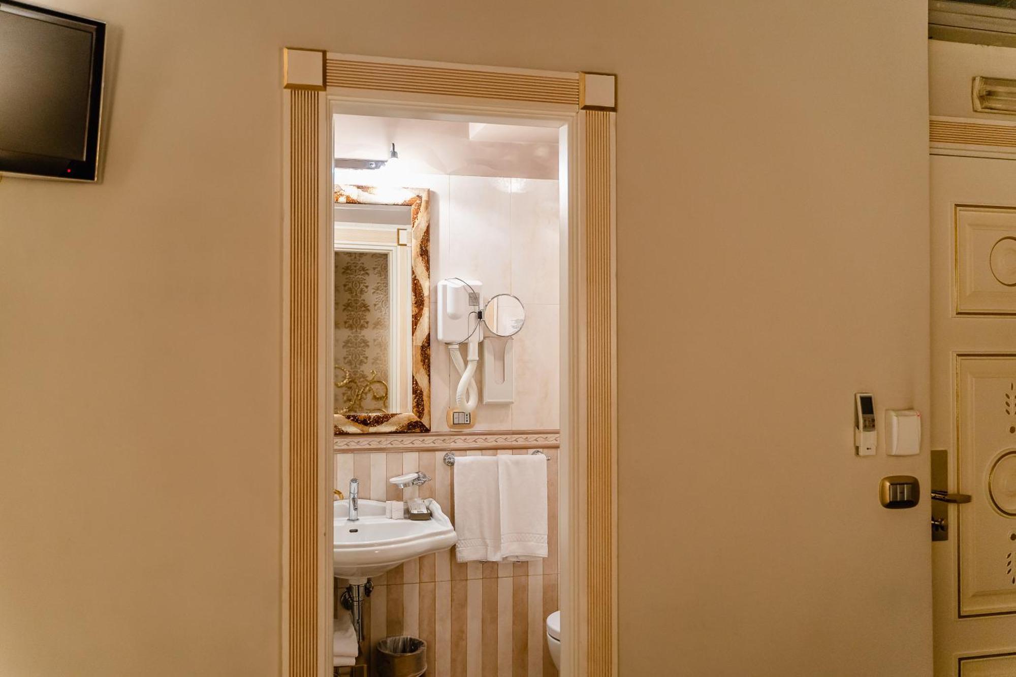 ホテル ロカンダ デル ソーレ ローマ 部屋 写真